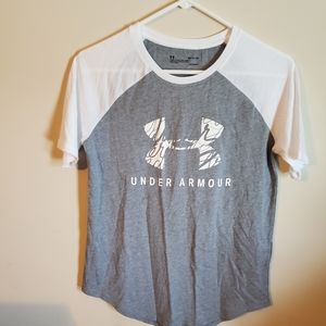 Womens UA short sleeve